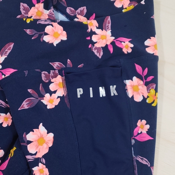 🎀🎀 Pink VS ULTIMATE leggings - Picture 5 of 8